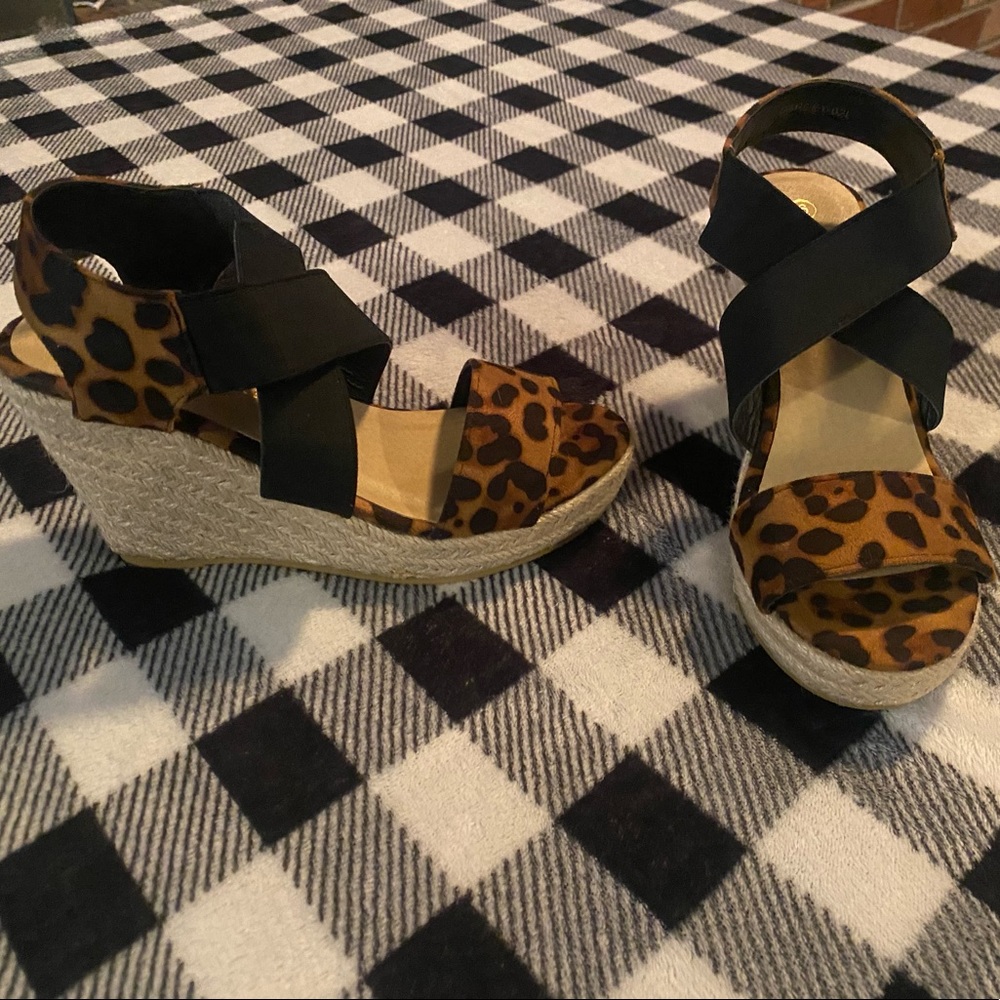 Women’s New wedges size 6
